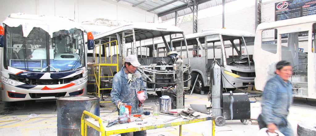 La producción de autos se desplomó en marzo