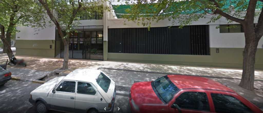 Un celador se electrocutó al tocar el timbre en una escuela de Ciudad