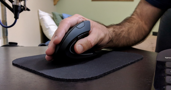 Crearon un mouse  que promete terminar con la tendinitis 