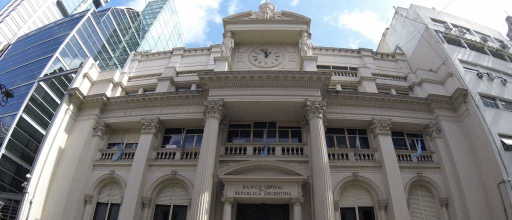 El Gobierno utilizaría casi 5 mil millones de dólares de reservas para pagar deuda