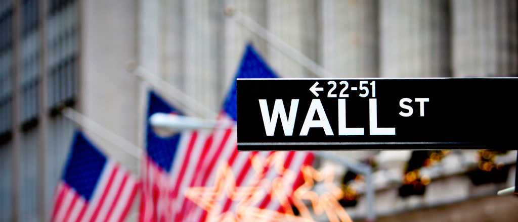 Acciones argentinas caen hasta 3% en Wall Street y sube el riego país