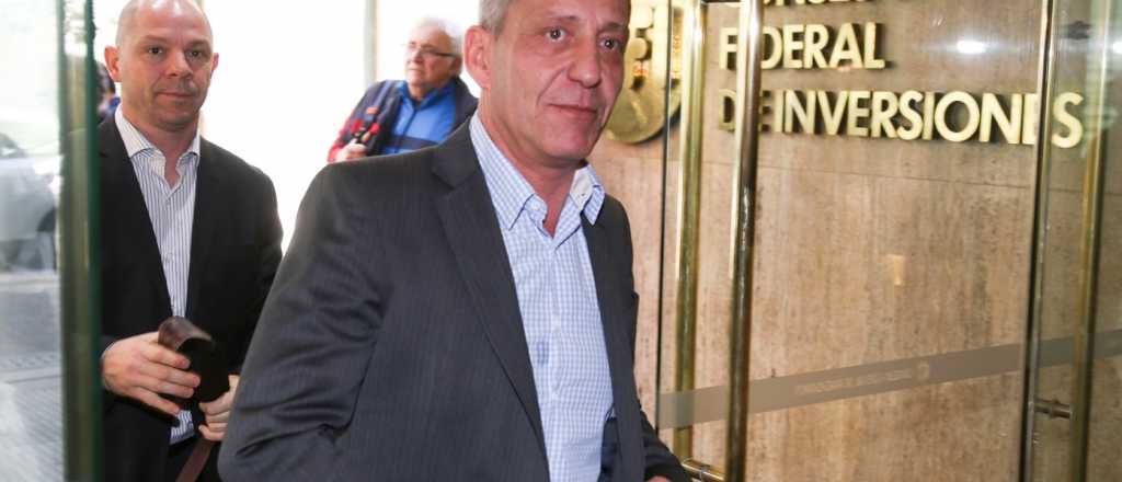 Video: una docente le hizo vivir un mal momento al gobernador de Chubut