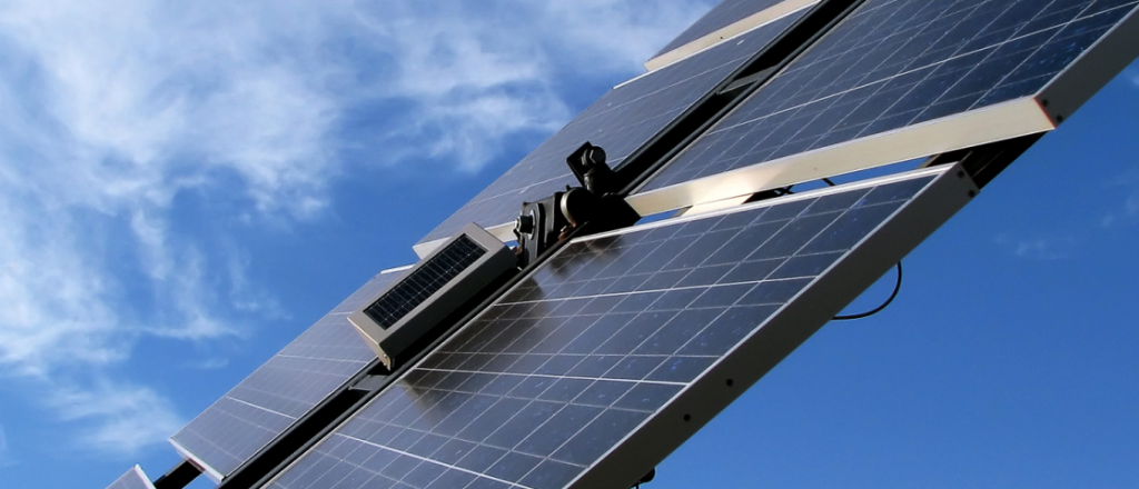 Colocarán torres de cargadores solares en la UNCuyo