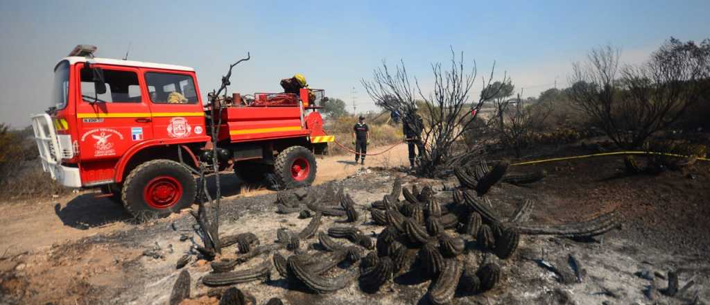 Se reanudan las tareas en Cerro Arco con los aviones hidrantes