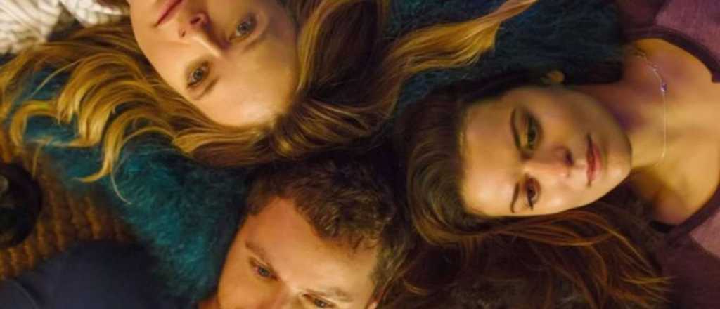 La serie de Netflix que anticipó el poliamor