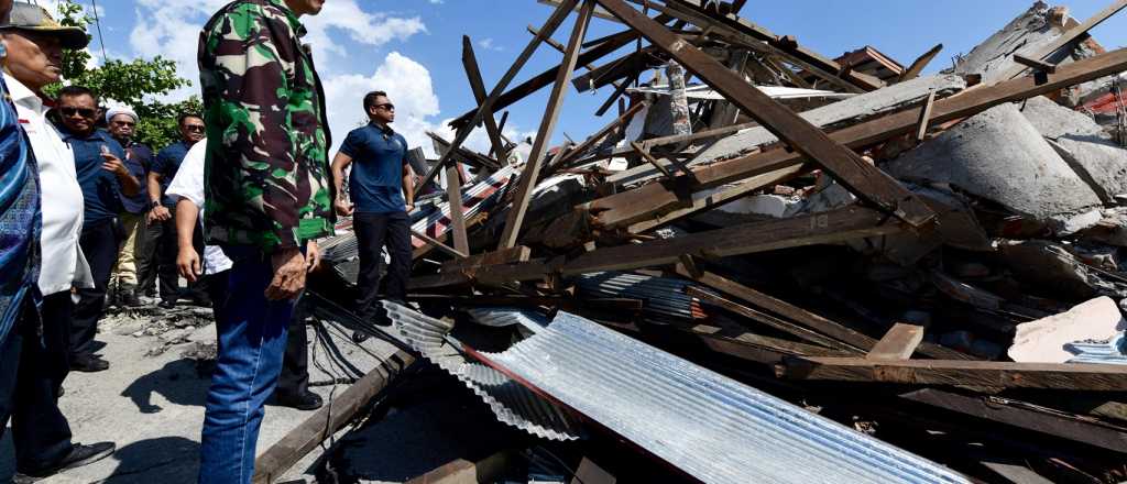 El número de muertos por el tsunami en Indonesia aumenta a 1571