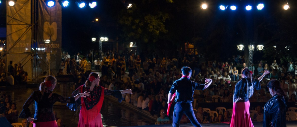 Vuelve la Fiesta de las Verbenas españolas en la Plaza Independencia