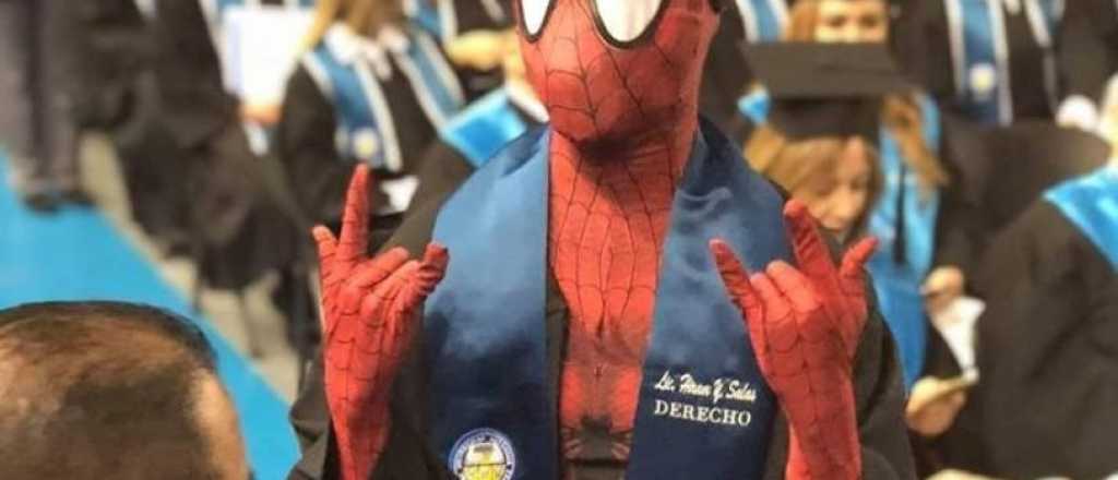 Video: el spiderman abogado que revolucionó a una universidad