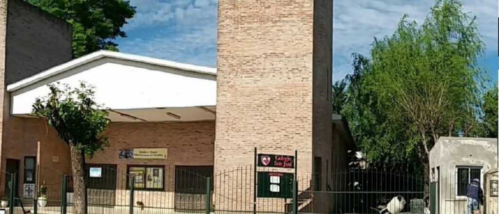 Un colegio católico quiere prohibir las polleras para "evitar tentaciones"