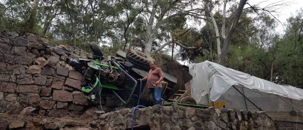 Volcó un tractor con dos empleados en el ex Zoo