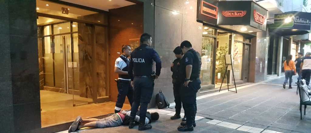 Robó un tetra, intentó huir y lo atraparon en la Peatonal