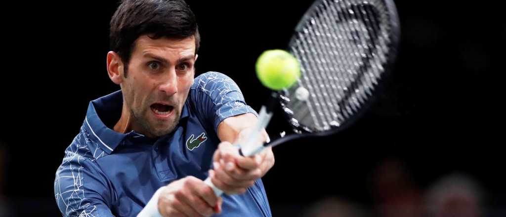 Video: Djokovic se puso a jugar al tenis en medio de la calle con unos niños