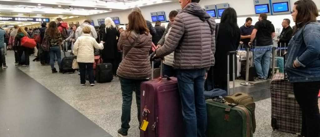 Hay 14.500 pasajeros varados en Aeroparque y Ezeiza