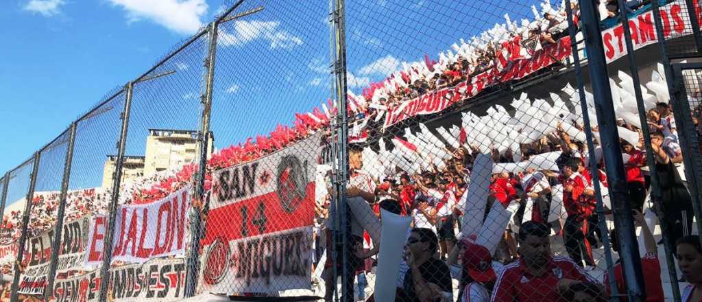 River jugó con público visitante y sus hinchas se pelearon con la Policía