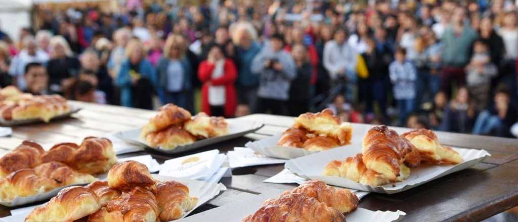 Un ex boxeador murió atragantado en un concurso de comer medialunas