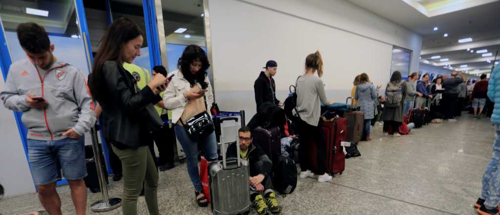 Aerolíneas le pidió ayuda al gobierno para desarmar el paro