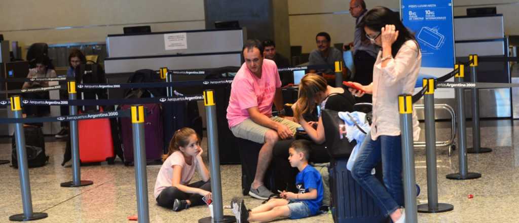 Hay 30 miil pasajeros afectados por el paro, informó Aerolíneas