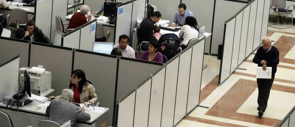 Estatales nacionales recibirán el bono de $5.000 y un aumento de 10%