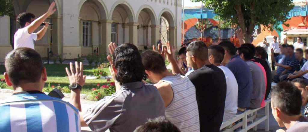 Presos de Mendoza podrán estudiar carreras universitarias a distancia