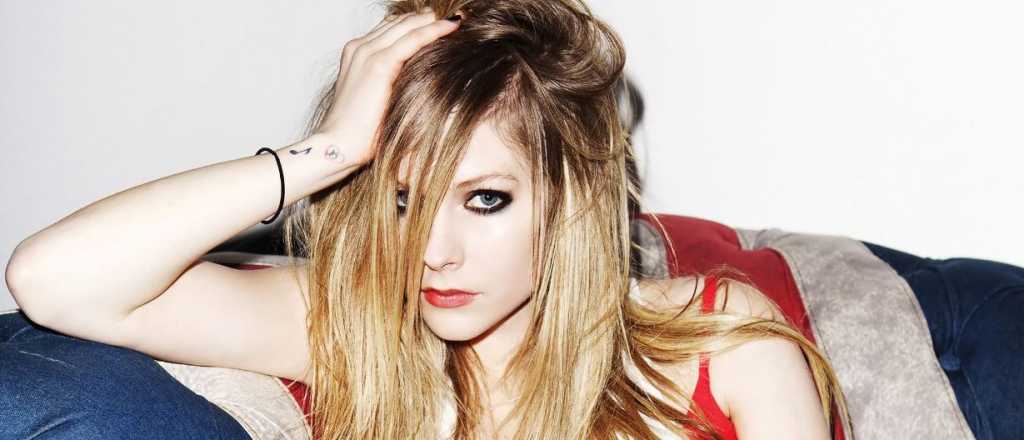 Avril Lavigne mostró que continúa luchando contra su enfermedad