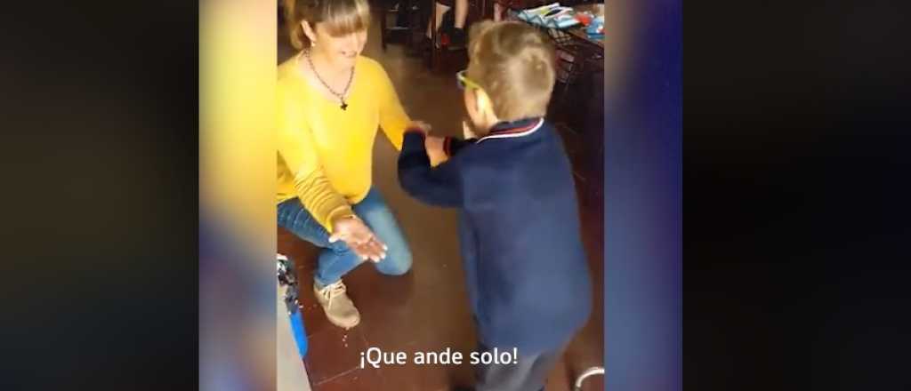 Un nene con parálisis cerebral logró caminar y así reaccionaron sus compañeros