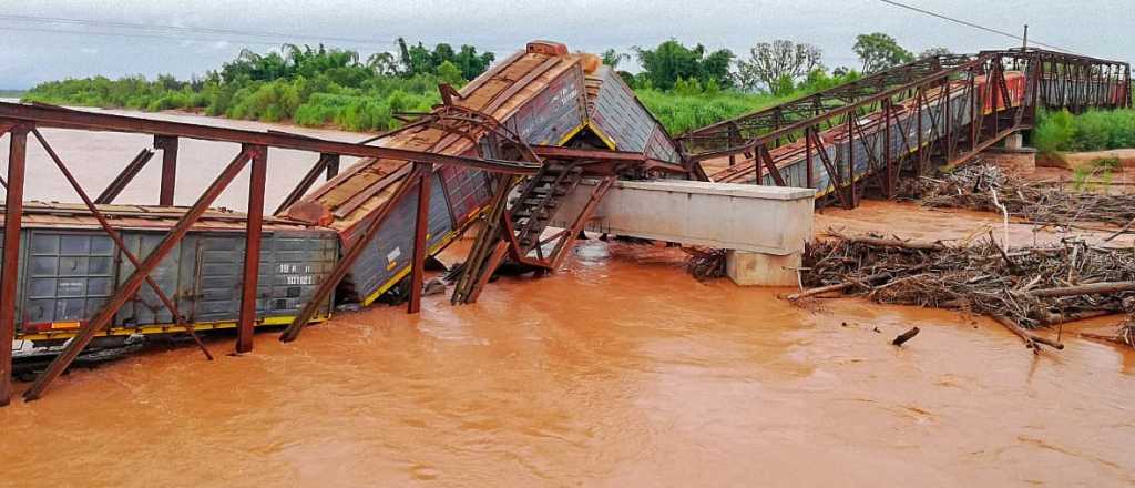 Un puente salteño se desplomó cuando pasaba un tren de carga