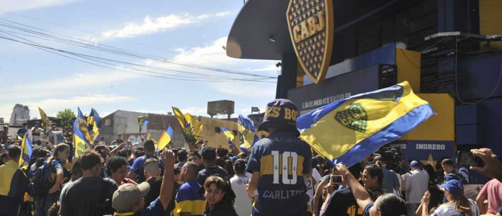 Los hinchas de Boca celebraron su día con la Bombonera cerrada