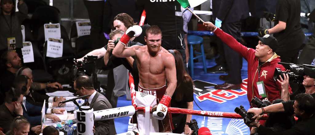 Box: Canelo Álvarez acabó con el reinado de Rocky Fielding