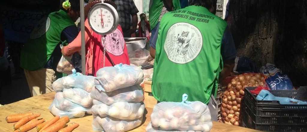 Agrarios realizaron un feriazo en la Plaza Independencia