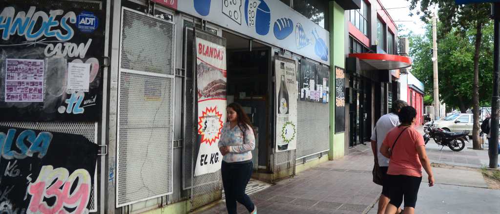 Clausuraron tres supermercados chinos que vendían productos robados