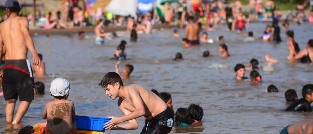 En Navidad los mendocinos coparon las "playitas" 