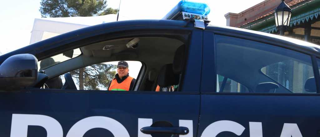 Ebrio, metió su camioneta en un supermercado en San Carlos