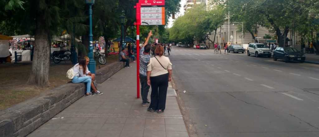 Vandalizaron las señales del MendoTran en el Centro