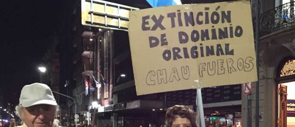 Diferencias entre constitucionalistas por el decreto de extinción de dominio