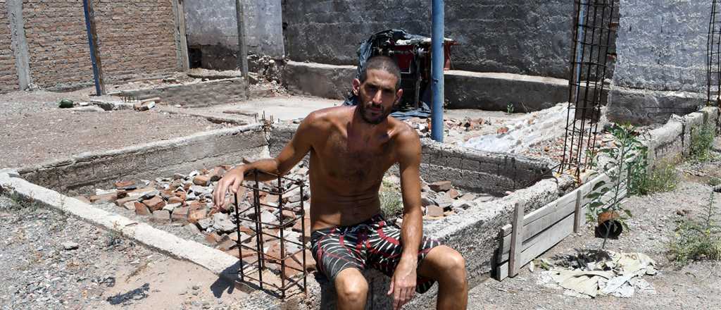 Sin escrúpulos: Pereg posó sobre la fosa donde enterró los cadáveres