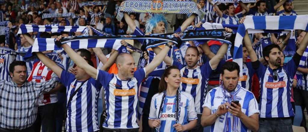 La ingeniosa protesta de los hinchas del Alavés contra la Liga española