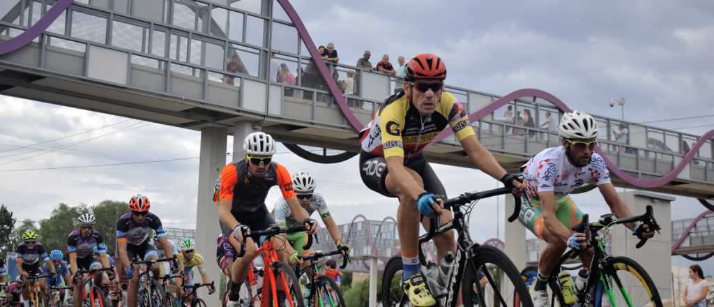 Por un torneo de ciclismo, el Corredor del Oeste está cortado