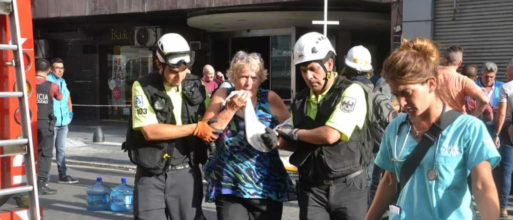 Terror en Palermo: un hombre le disparó a la gente desde un balcón