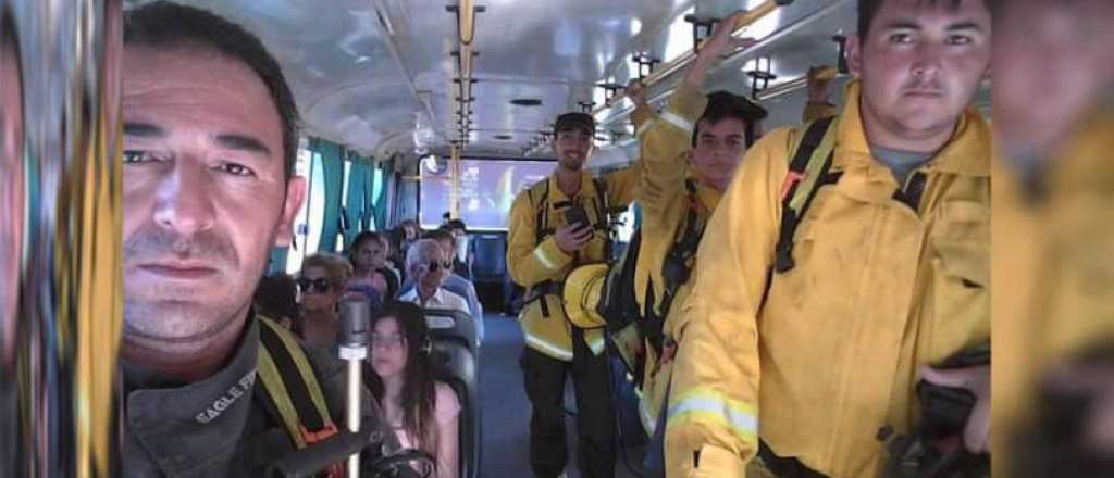 Bomberos se quedaron sin combustible y llegaron a un incendio en colectivo