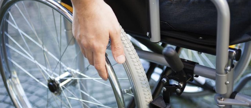 Mendoza debe pagarle a un preso por dejarlo en silla de ruedas