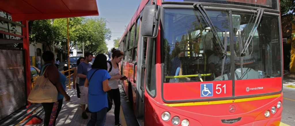 Video: un micro, "rápido y furioso" por el carril del Metrobús