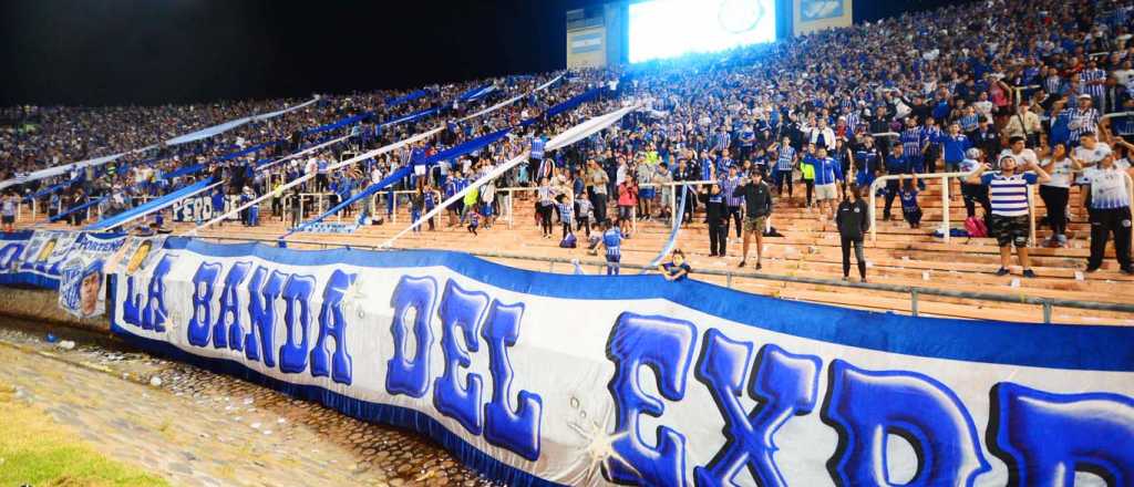 Fiesta en las tribunas: así vivieron el partido los hinchas del Tomba