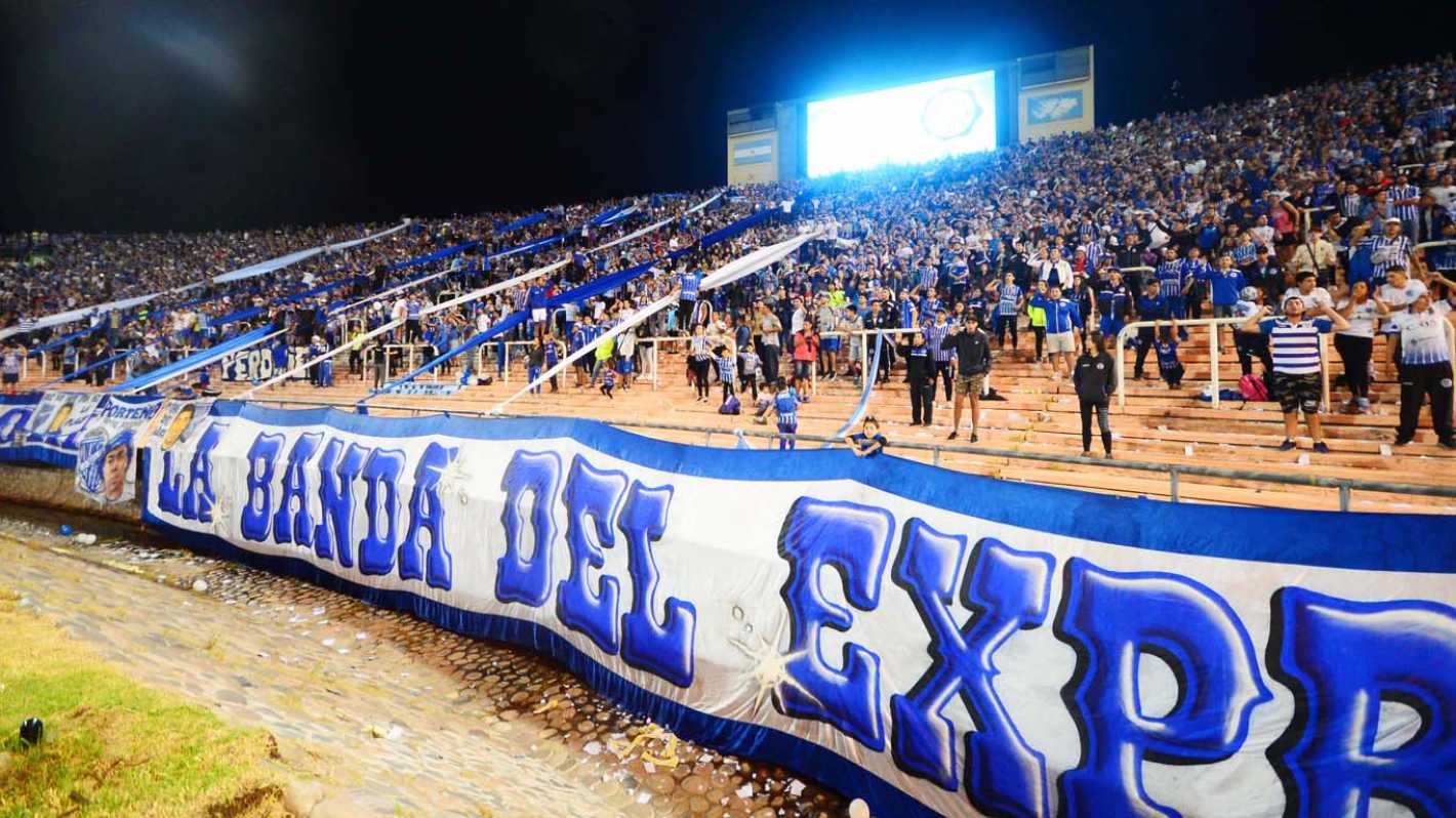 Fiesta En Las Tribunas: Así Vivieron El Partido Los Hinchas Del Tomba ...