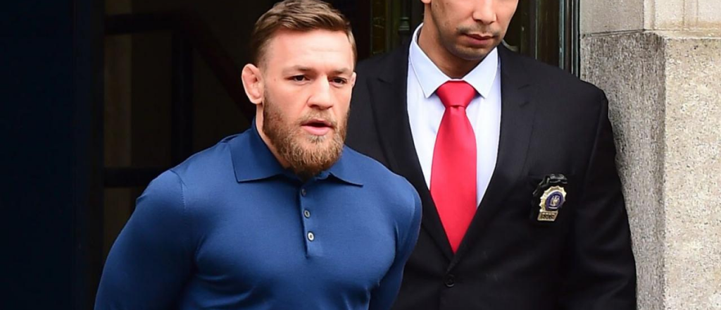 Detienen a Conor McGregor por pelearse con un fan 