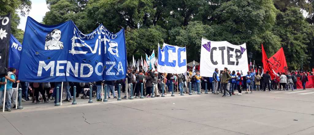 Agrupaciones sociales marcharon a Casa de Gobierno 