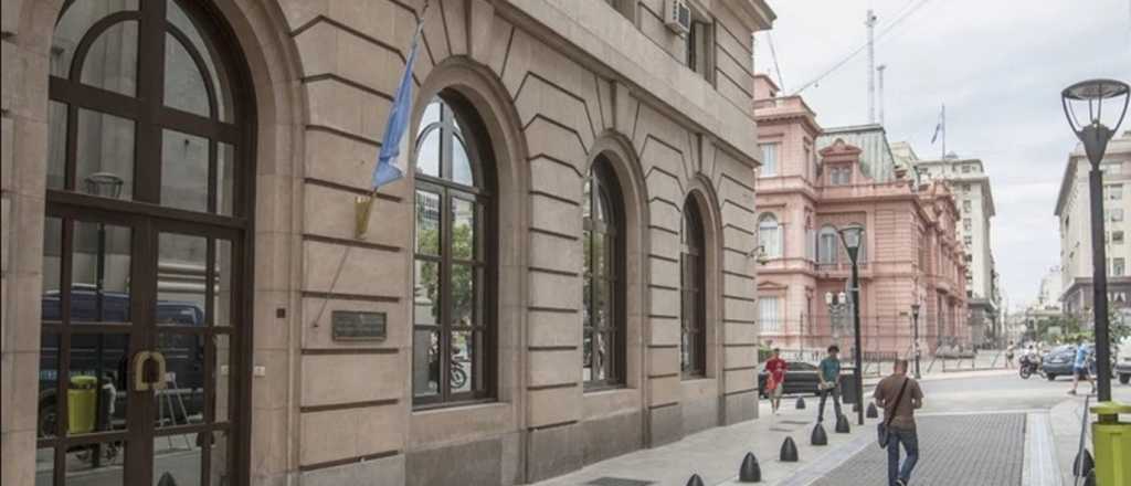 Quieren ordenar la Agencia de Inteligencia con retiros voluntarios para espías