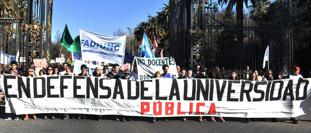 Gremios universitarios convocaron a un paro nacional