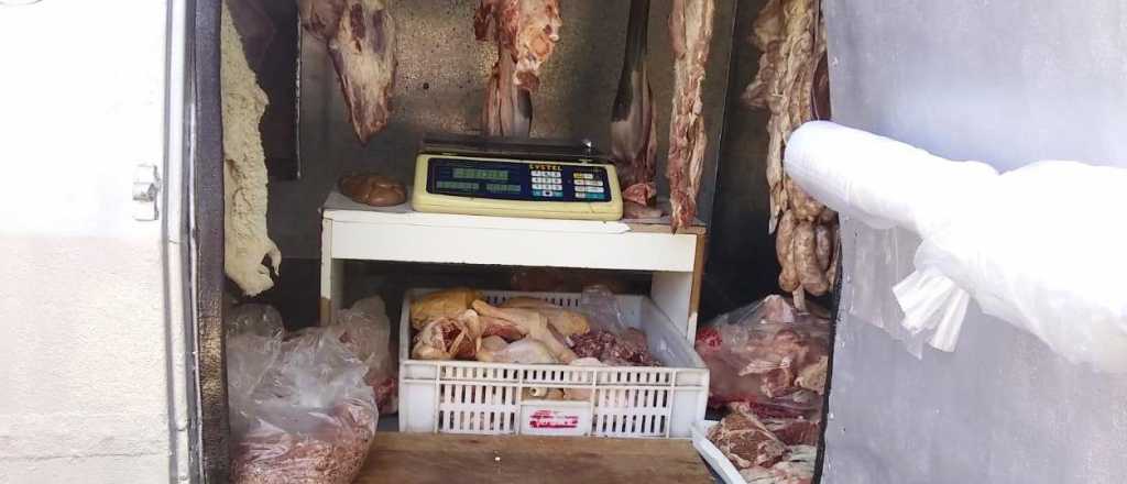 Multaron y le quitaron la carne a un vendedor ambulante de Guaymallén