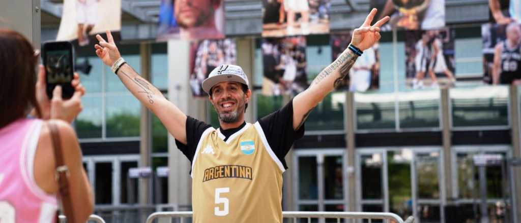 Todo el color de los fans en el homenaje a Manu Ginóbili