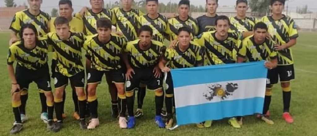 Lo expulsaron de un partido por festejar un gol con una bandera de Malvinas